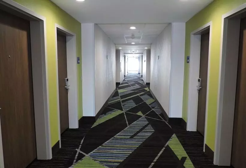 ホテル Holiday Inn Express & Suites Moore, An Ihg