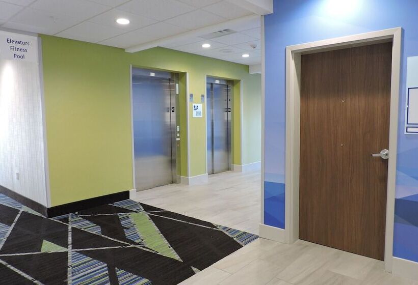 בית מלון כפרי Holiday Inn Express & Suites Moore, An Ihg