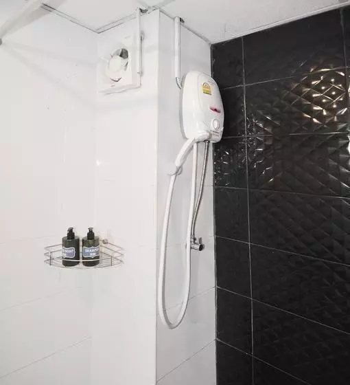 ホテル Zen Rooms Kingkaew 45