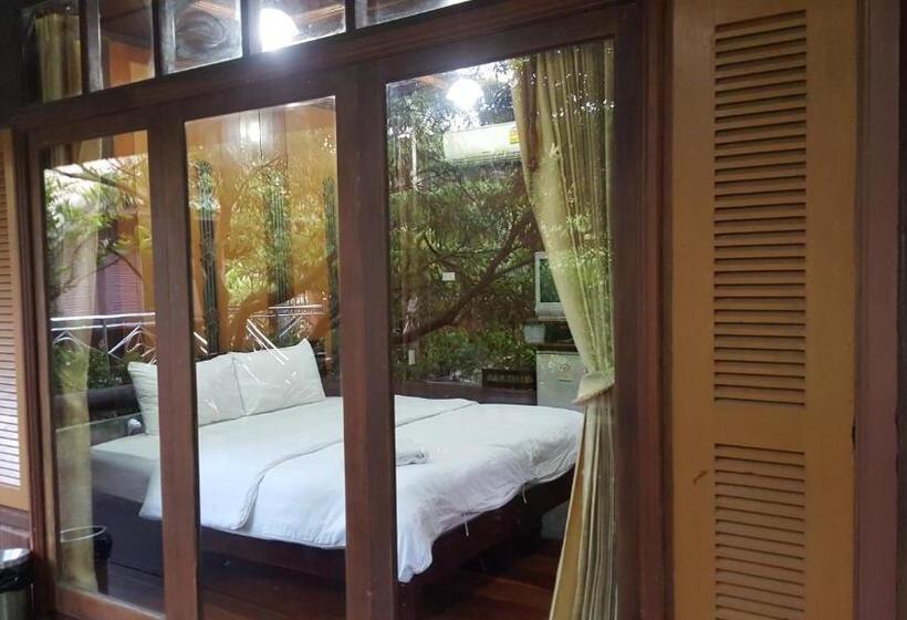 אתר נופש Ruean Mai Chai Khlong