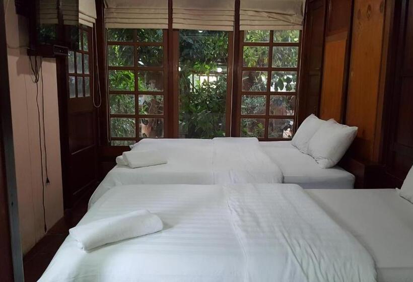 אתר נופש Ruean Mai Chai Khlong