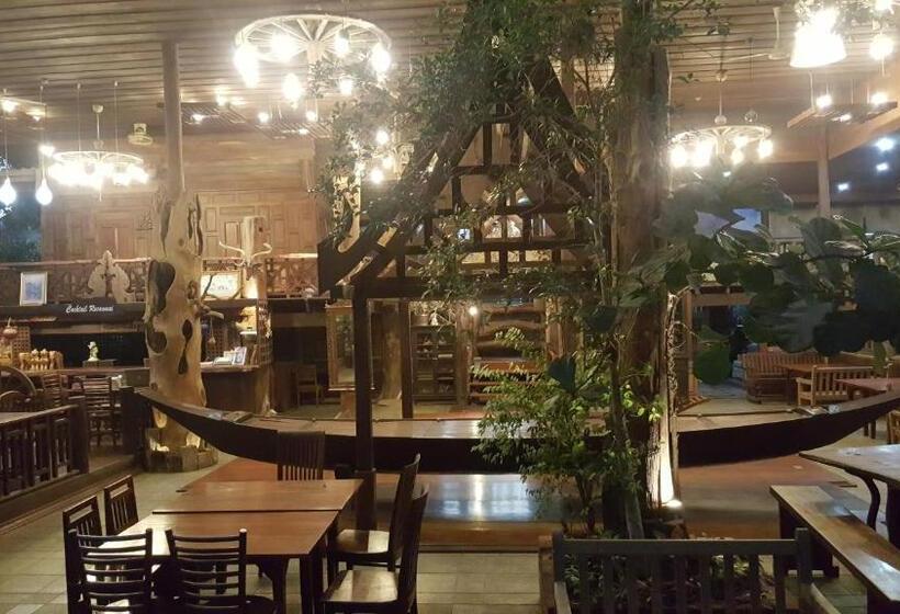 אתר נופש Ruean Mai Chai Khlong