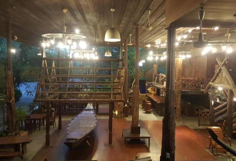 אתר נופש Ruean Mai Chai Khlong