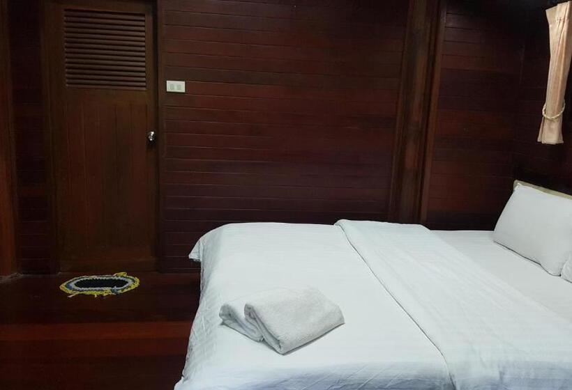 אתר נופש Ruean Mai Chai Khlong