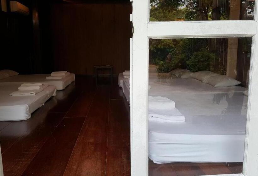 אתר נופש Ruean Mai Chai Khlong