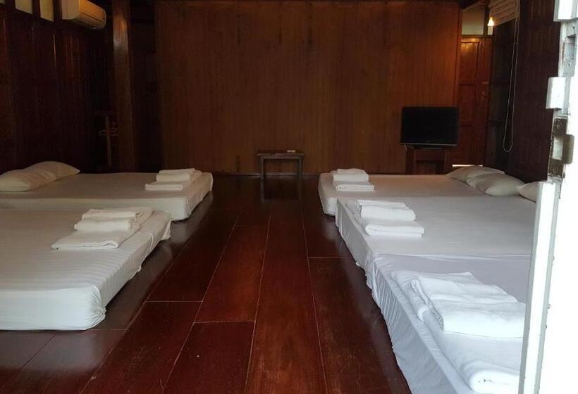 אתר נופש Ruean Mai Chai Khlong