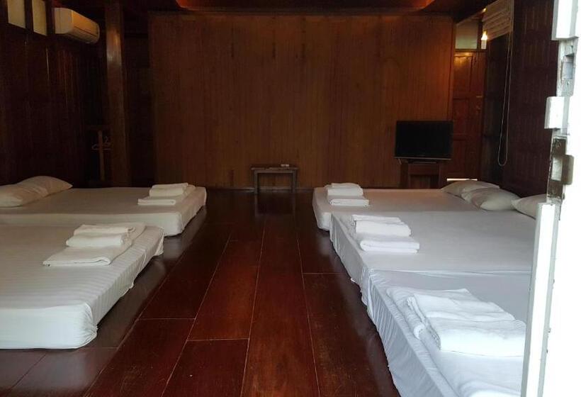 אתר נופש Ruean Mai Chai Khlong