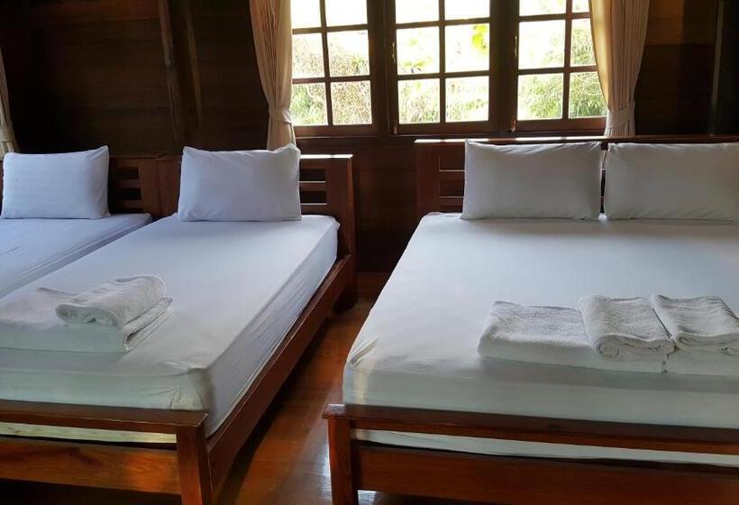 אתר נופש Ruean Mai Chai Khlong