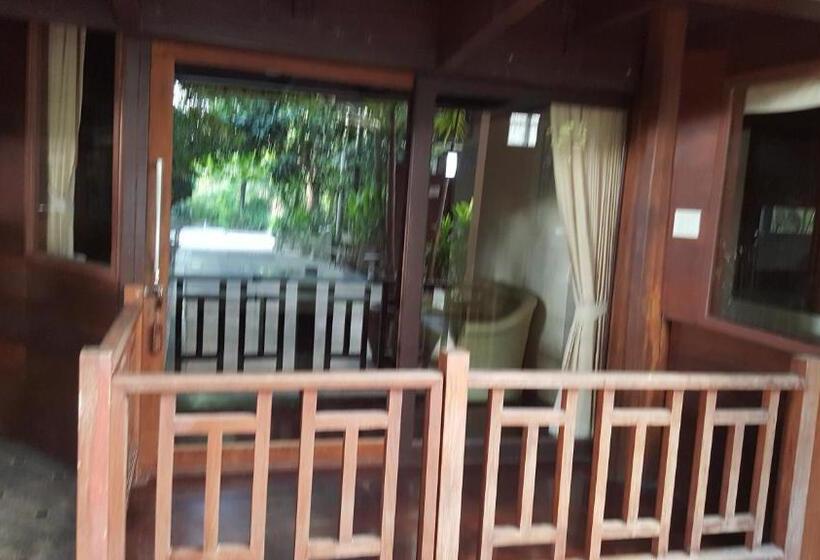 אתר נופש Ruean Mai Chai Khlong