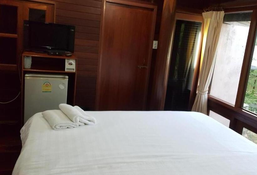 אתר נופש Ruean Mai Chai Khlong