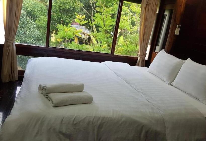 אתר נופש Ruean Mai Chai Khlong