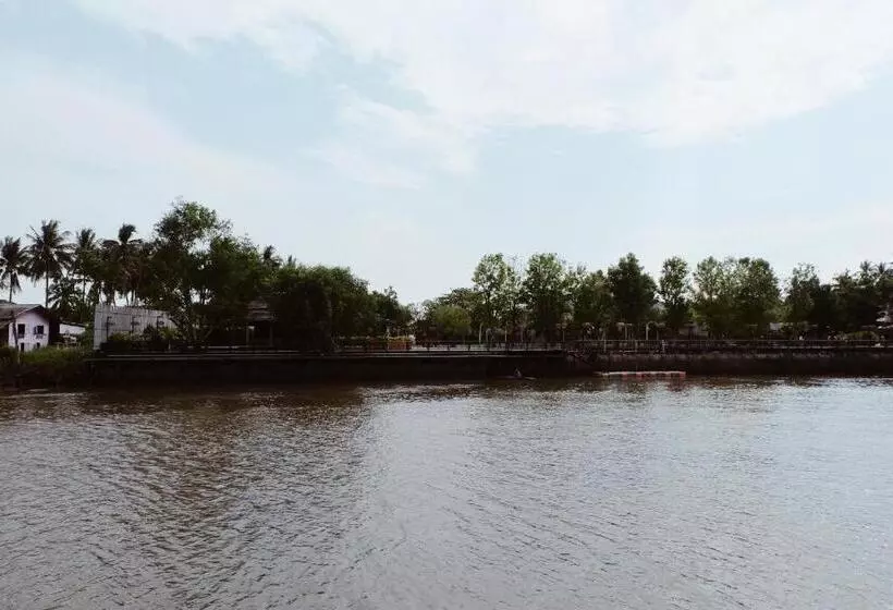 Ruennamyen Resort Amphawa
