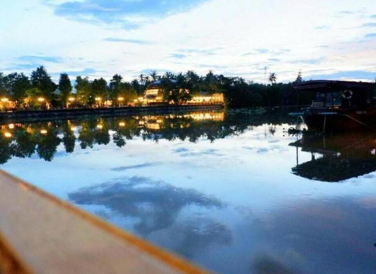 Ruennamyen Resort Amphawa