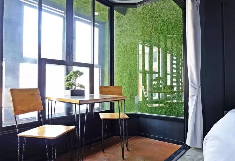 تختخواب و صبحانه Sleep Airport Chiang Mai