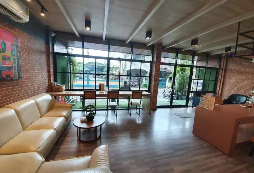تختخواب و صبحانه Sleep Airport Chiang Mai