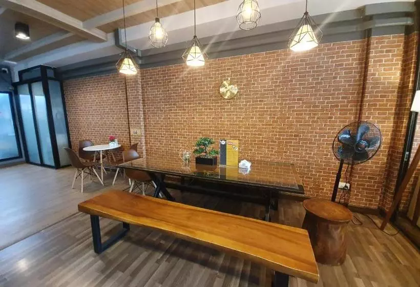تختخواب و صبحانه Sleep Airport Chiang Mai