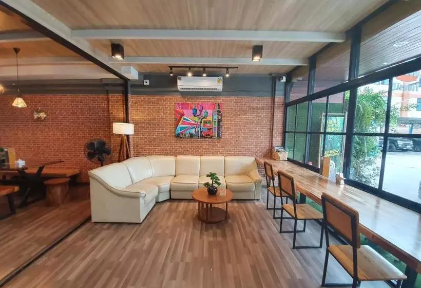 تختخواب و صبحانه Sleep Airport Chiang Mai