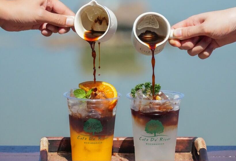 Otel Chiangkhan River Mountain Resort