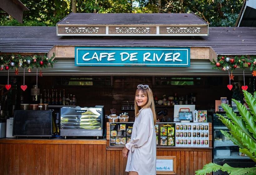 Otel Chiangkhan River Mountain Resort