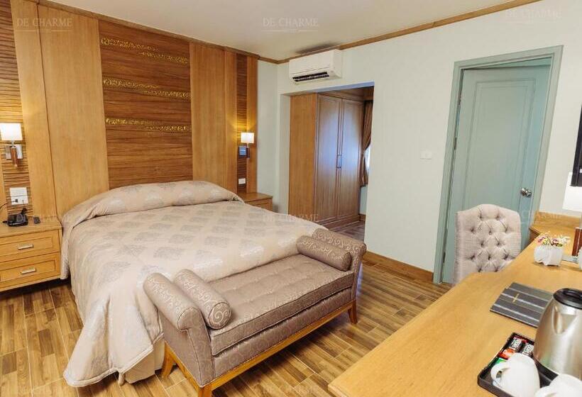 Decharme Hotel Sha Plus