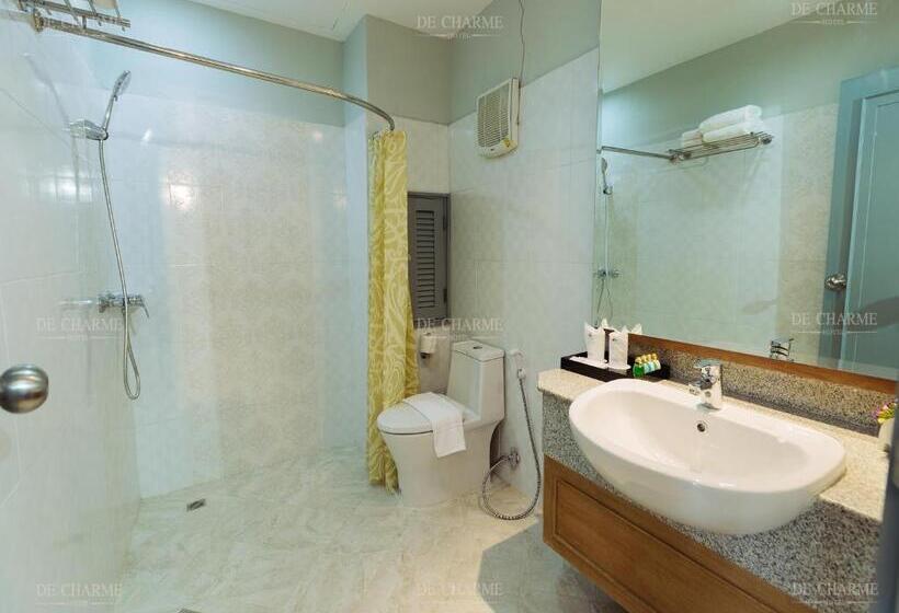 Decharme Hotel Sha Plus