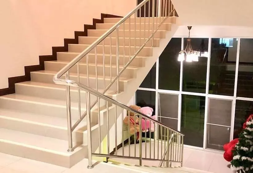هتل The Lion Residence