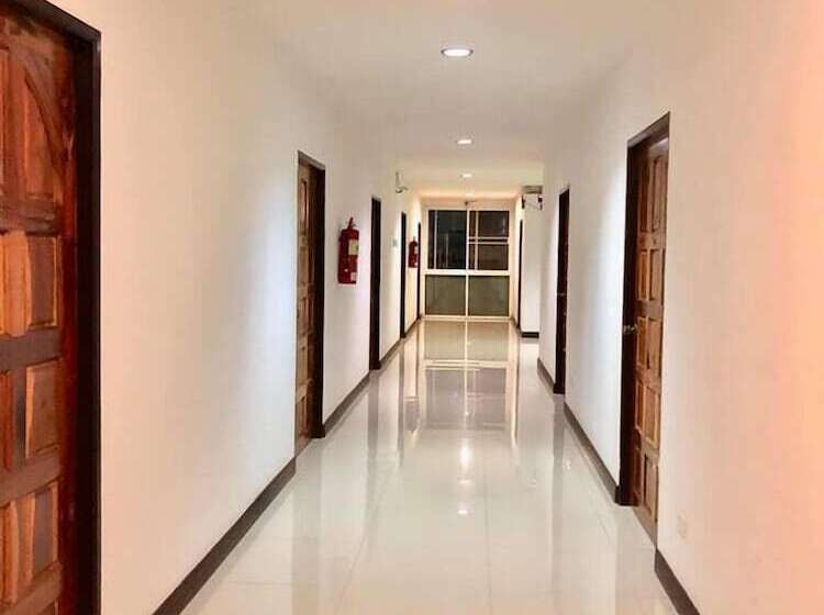 Отель The Lion Residence