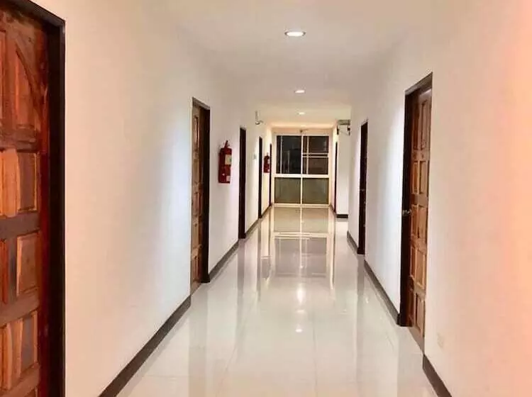 هتل The Lion Residence
