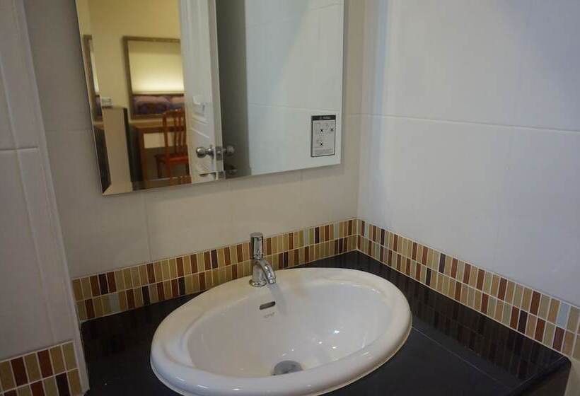 Отель The Lion Residence