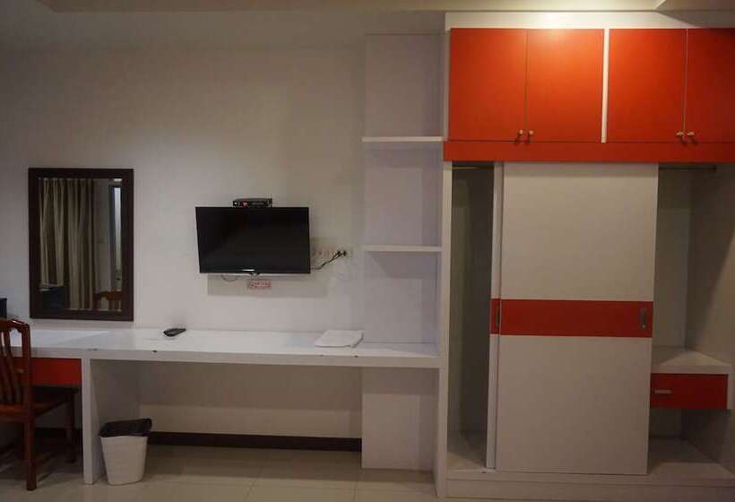 Отель The Lion Residence