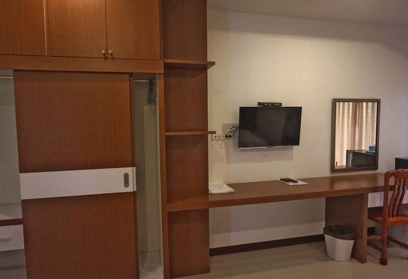 Отель The Lion Residence