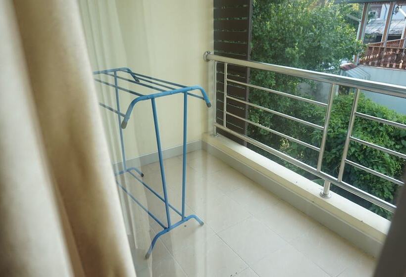 Отель The Lion Residence