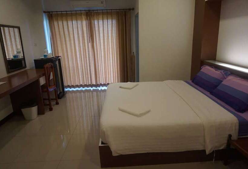 Отель The Lion Residence