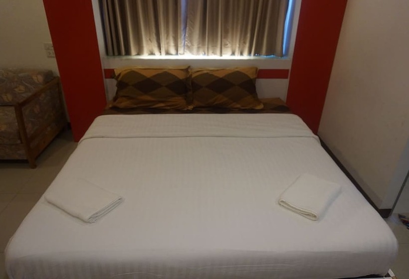 Отель The Lion Residence