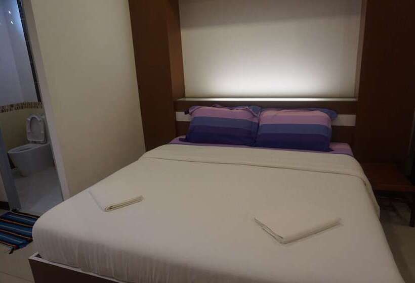 Отель The Lion Residence