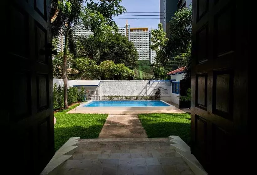 Natural Park Resort Pattaya