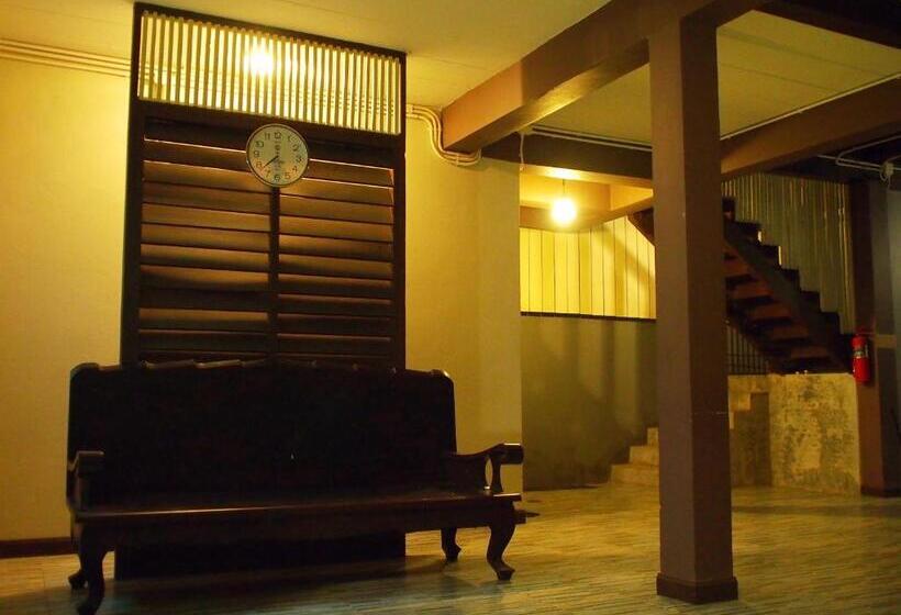 بنسيون Chommuang Guest House