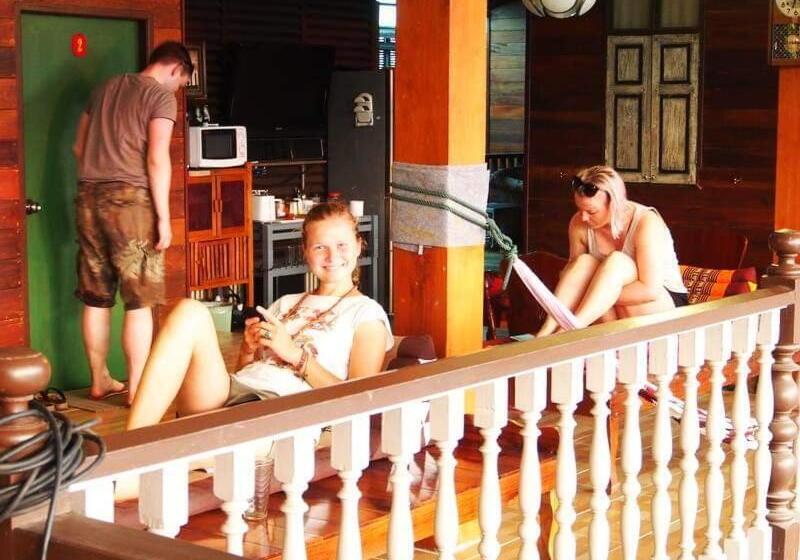 بنسيون Chommuang Guest House