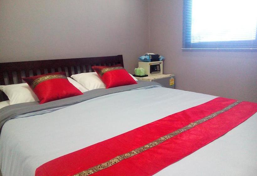 Retkeilymaja Kata Beach Homestay