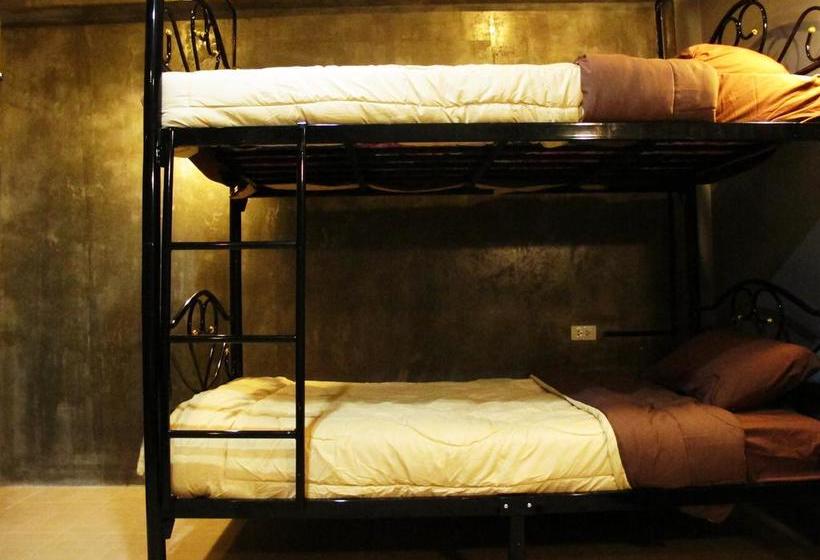 Retkeilymaja Kata Beach Homestay