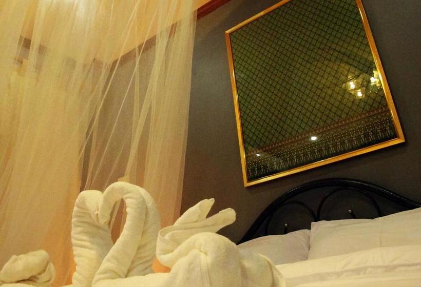 Retkeilymaja Kata Beach Homestay