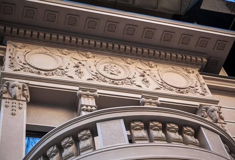 Saint Ten Boutique Hotel, Small Luxury Hotels