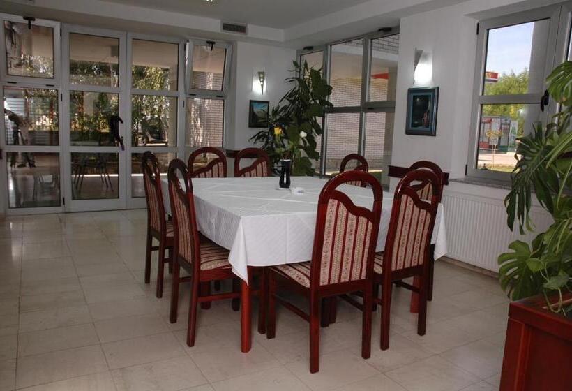 هتل Vila Lux Milikic