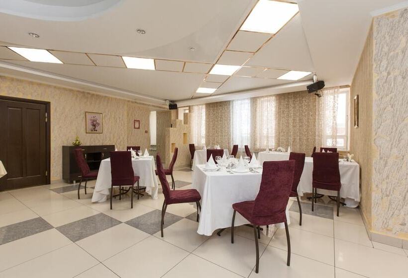 Regina Hotel On Universitetskaya