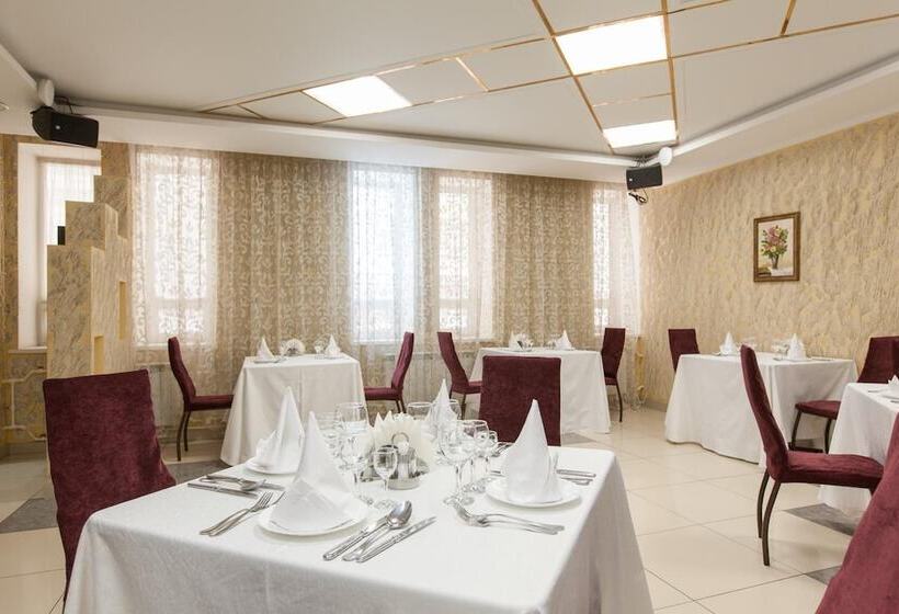 Regina Hotel On Universitetskaya