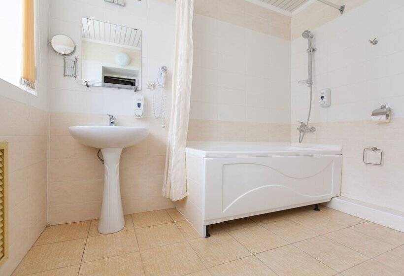 Regina Hotel On Universitetskaya