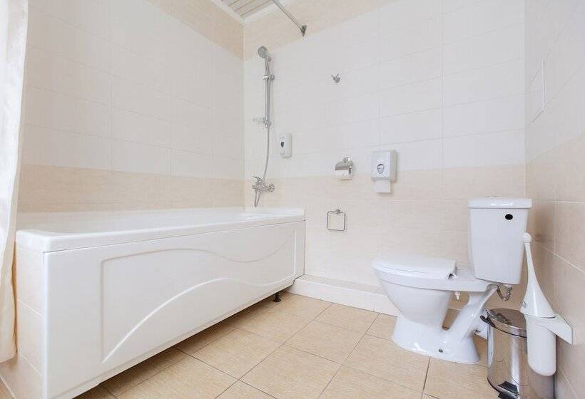 Regina Hotel On Universitetskaya