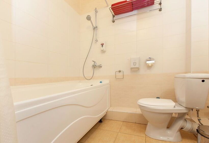 Regina Hotel On Universitetskaya