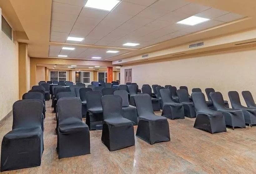 ホテル Treebo Premium Baramasi By Jai Club Prime