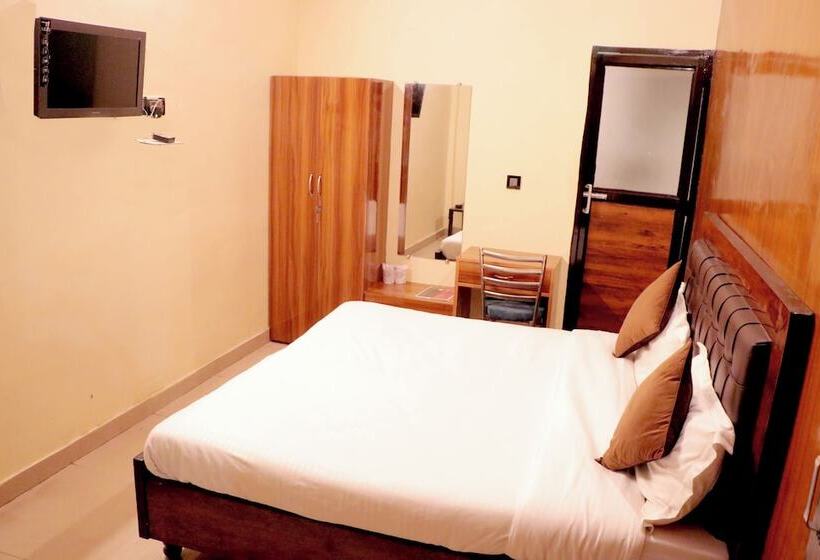 فندق Rajat Residency